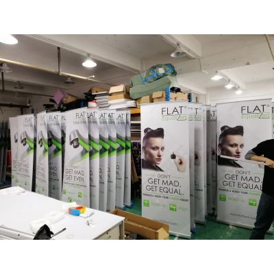 專業定制，品質呈現 深圳戶外噴繪寫真廣告與PVC易拉寶展架海報制作指南